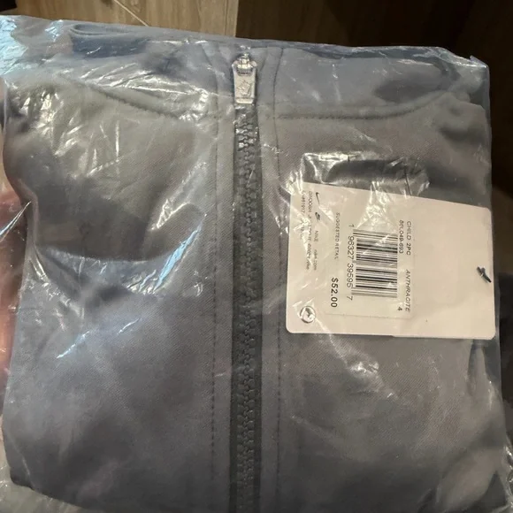 Nike boys or Girls Black/Grey Zip Track Jacket and Pants Set size 4 

BRAND NEW - Picture 4 of 5
